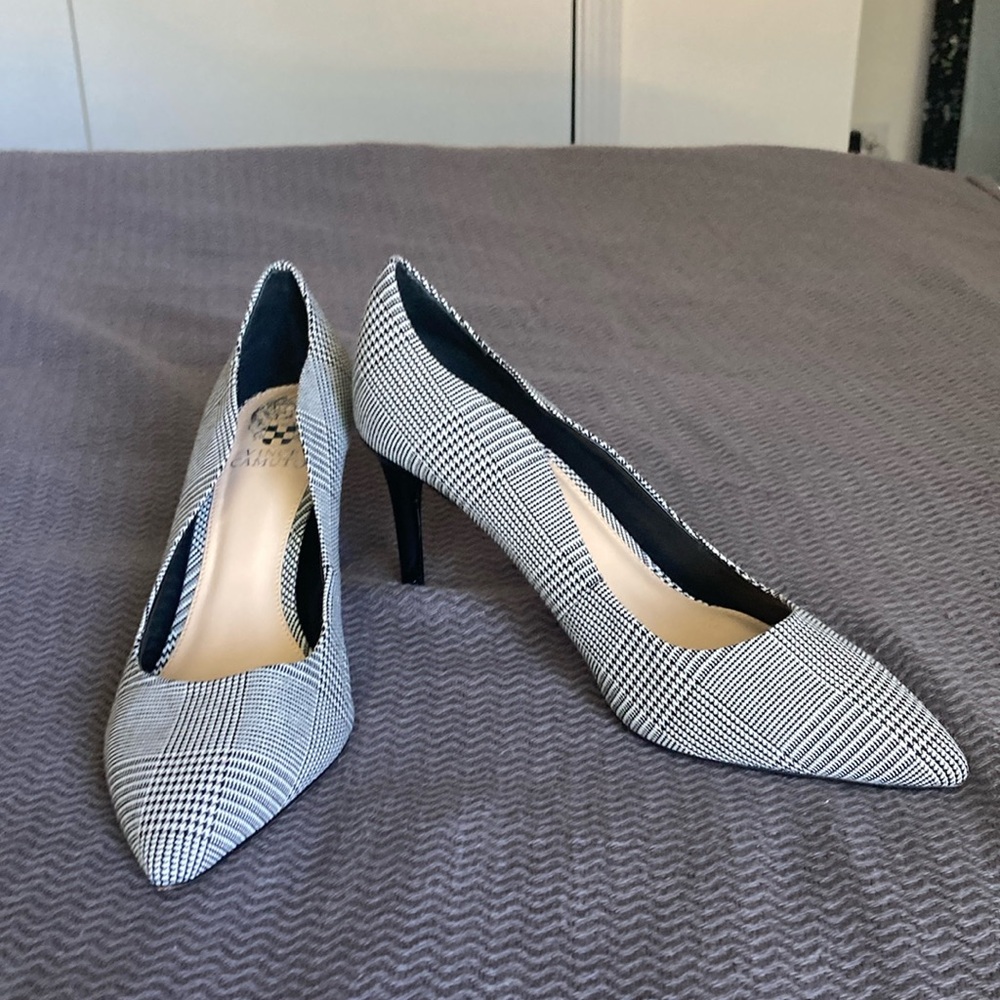 Vince Camuto heels s. 10